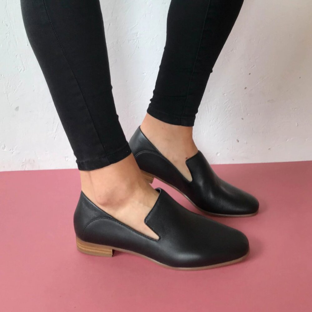 Clarks Black Leather Loafers 7.5M